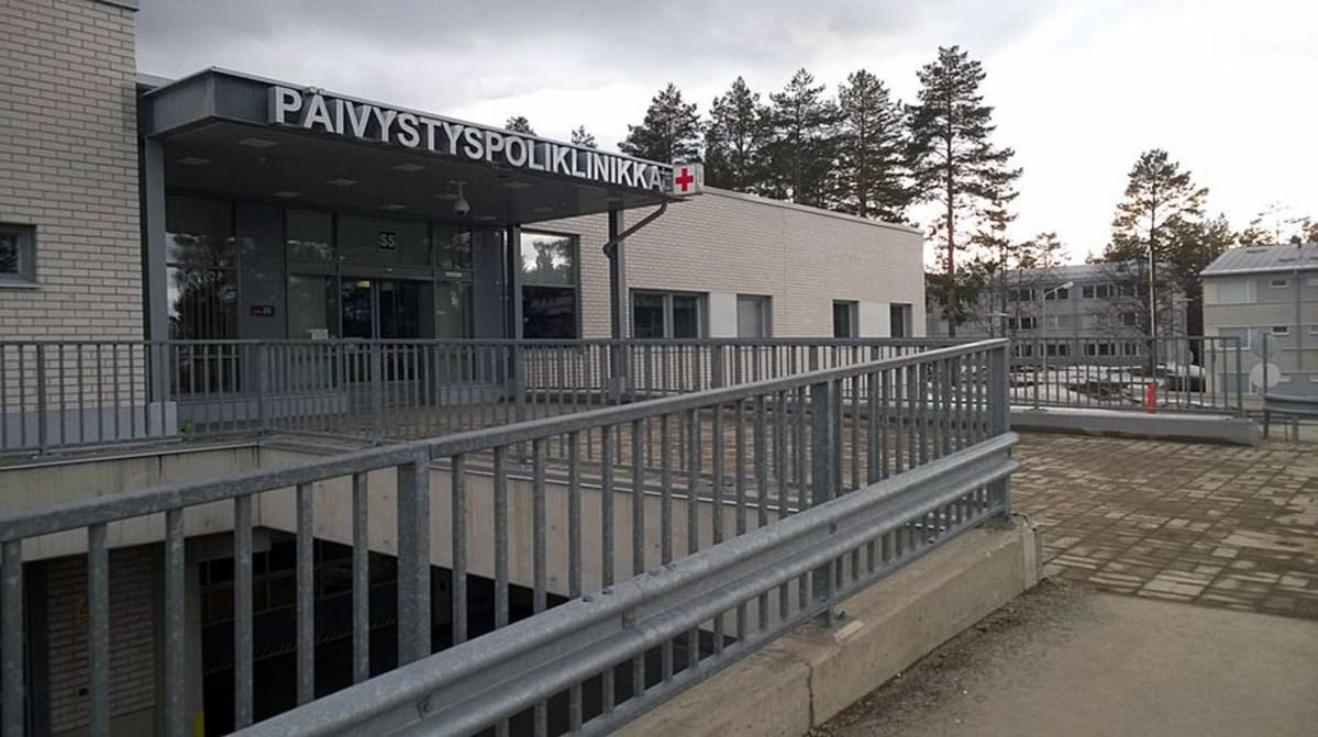 Keskussairaalan päivystyspoliklinikan sisäänkäynti.
