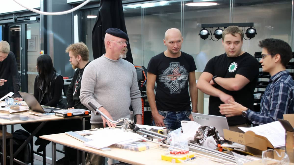 Jamie Hyneman neuvoo opiskelijoita