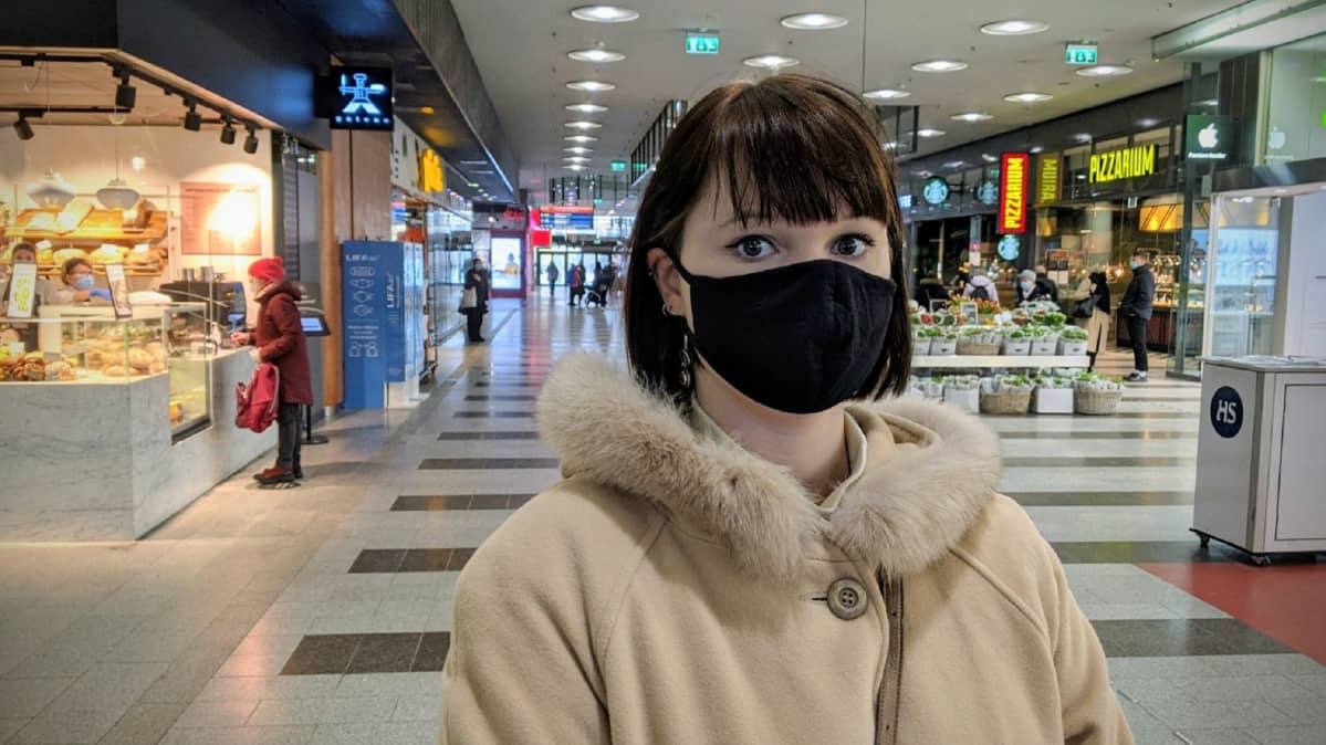 Helsinkiläinen Susanna Pesso ei tiukentaisi enää ravintoloiden tai leffateattereiden toimintaa.