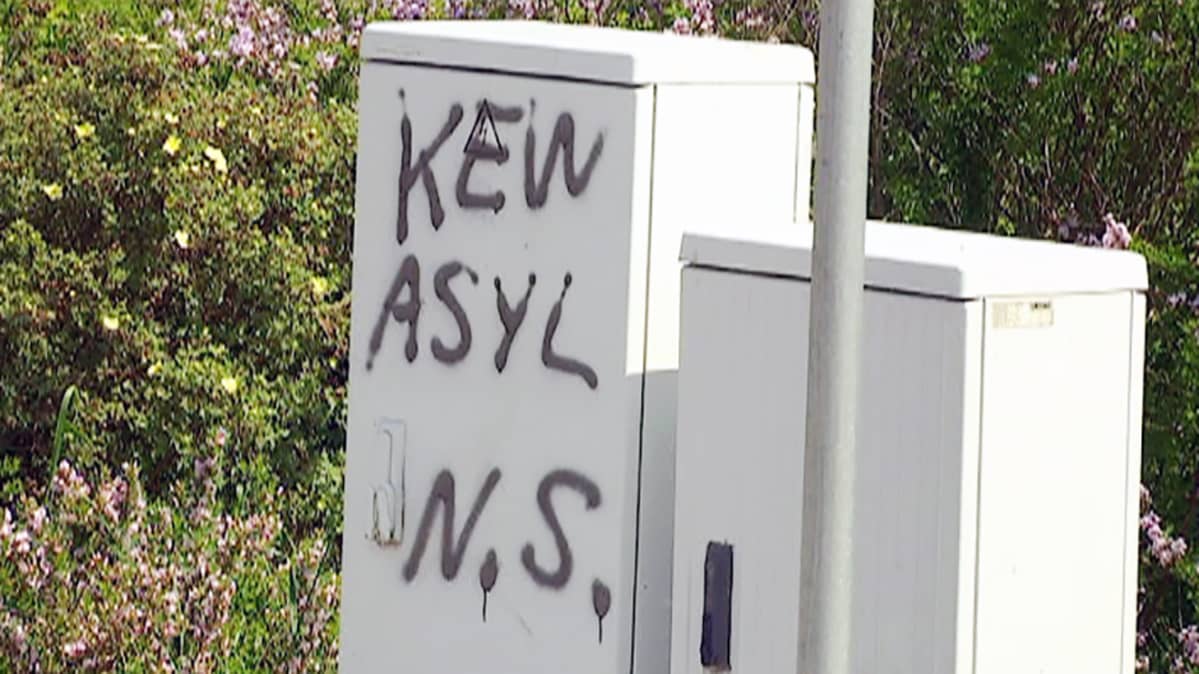 Kein Asyl -teksti sähkökaapissa Saksassa.