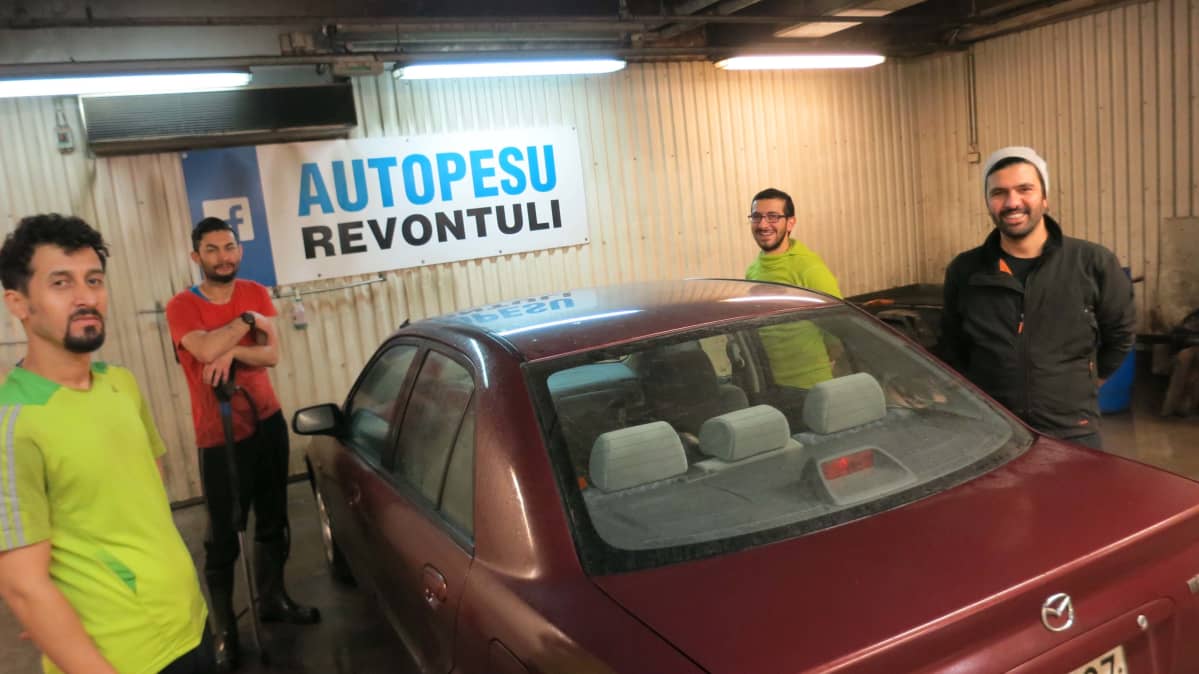 Autopesula Rovaniemellä Revontuli-kauppakeskuksen parkkihallissa.