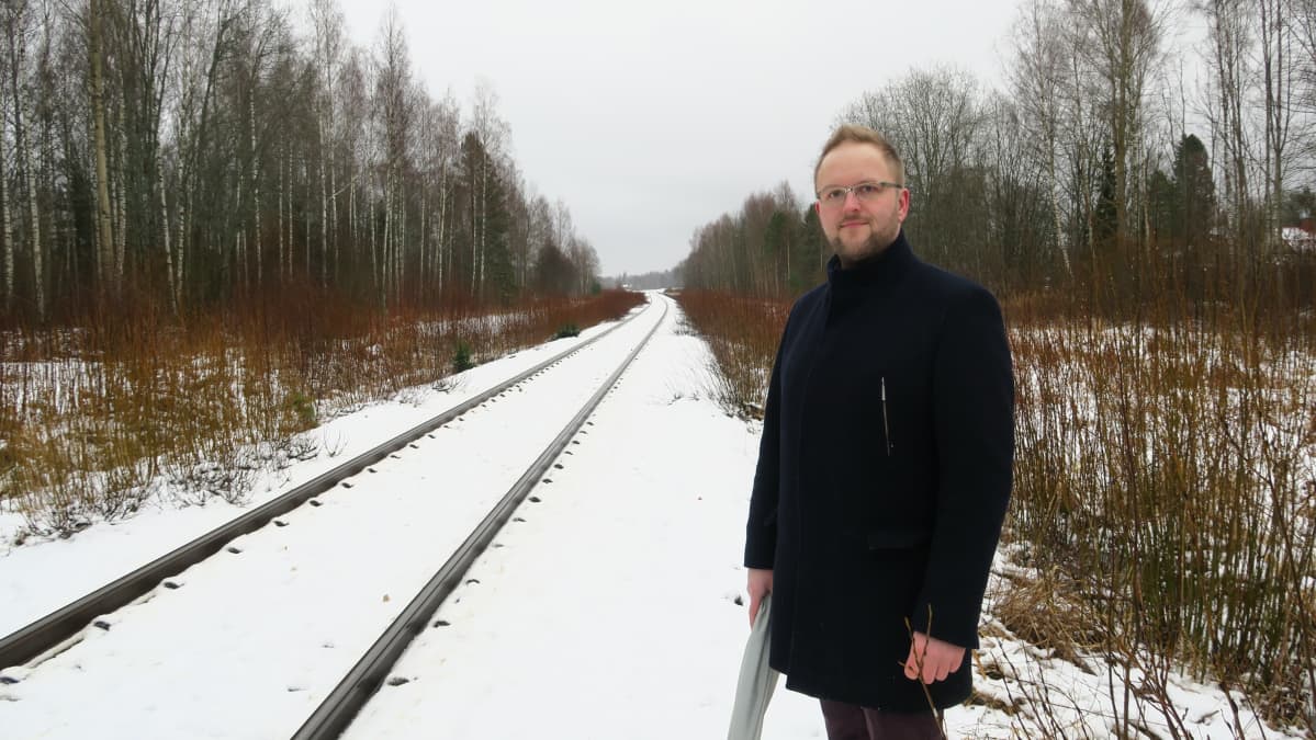 Ojakkalan kyläyhdistyksen puheenjohtajan Jari Maarton sukua asuu radan varressa Vihdissä jo neljännessä polvessa.