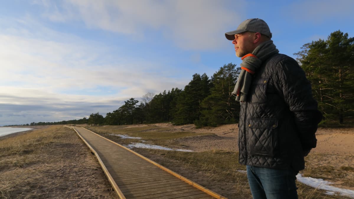 Kallionluoto ulkoilee Hangossa kenties enemmän kuin koskaan aikaisemmin: "Turha kännykän räplääminen on jäänyt."