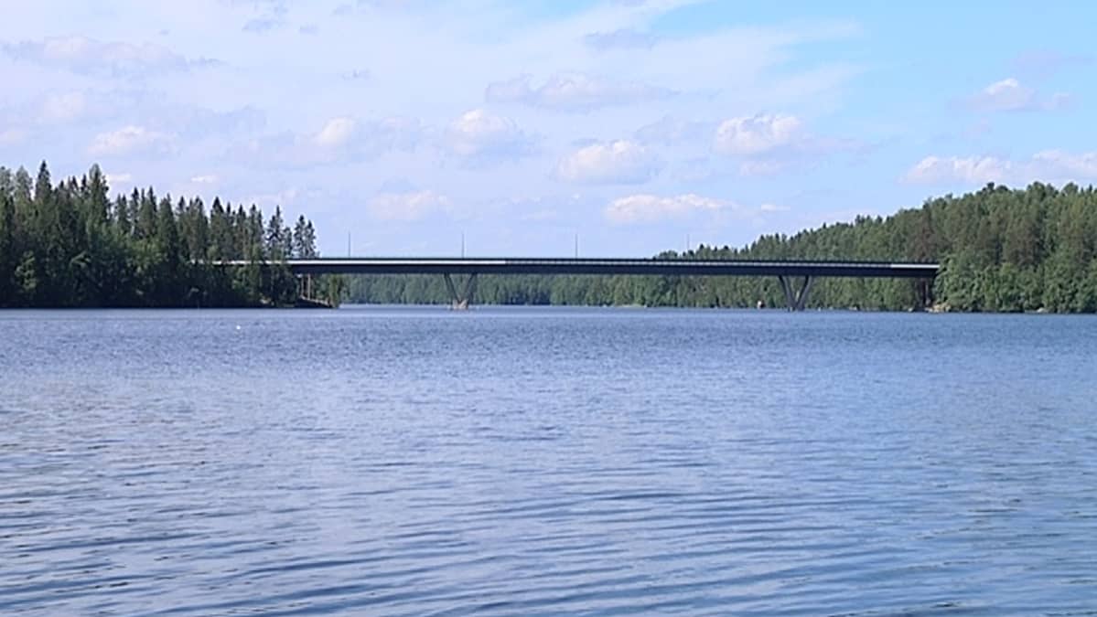 Särkijärvi ja silta.