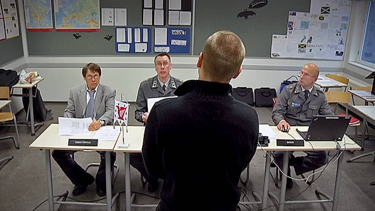 Mies kutsunnoissa Kangasalla