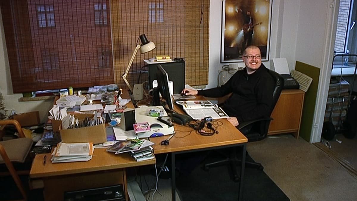 Suen päätoimittaja Kimmo Nurminen lehden toimituksessa Turussa.