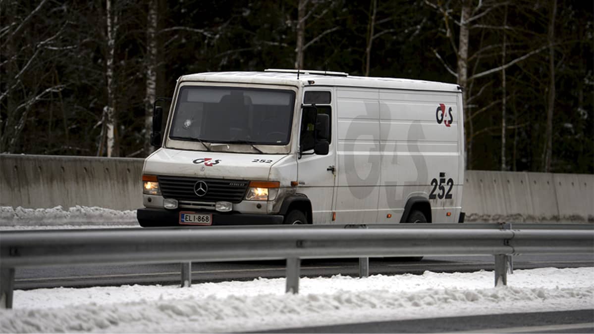Valkoinen pakettiauto.