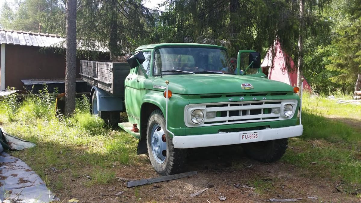 Ford kuorma-auto 1960-luvun alkupuolelta.