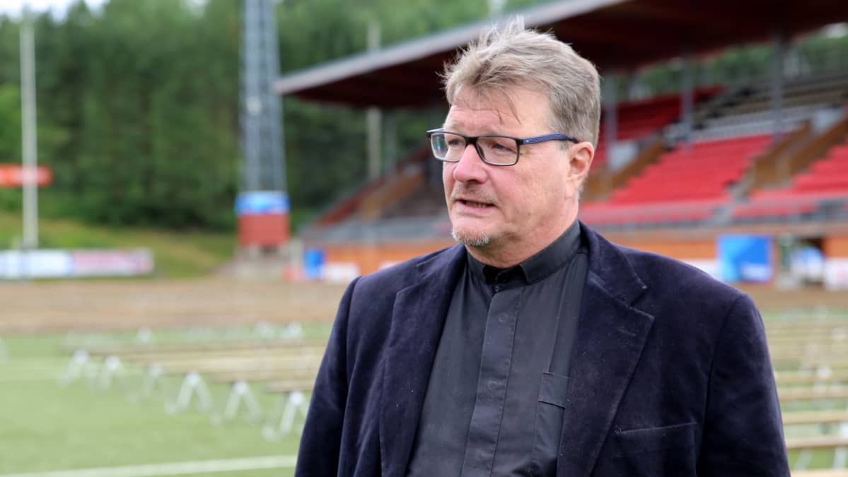 Herättäjäjuhlien järjestelytoimikunnan puheenjohtajan Hannu Pöntinen