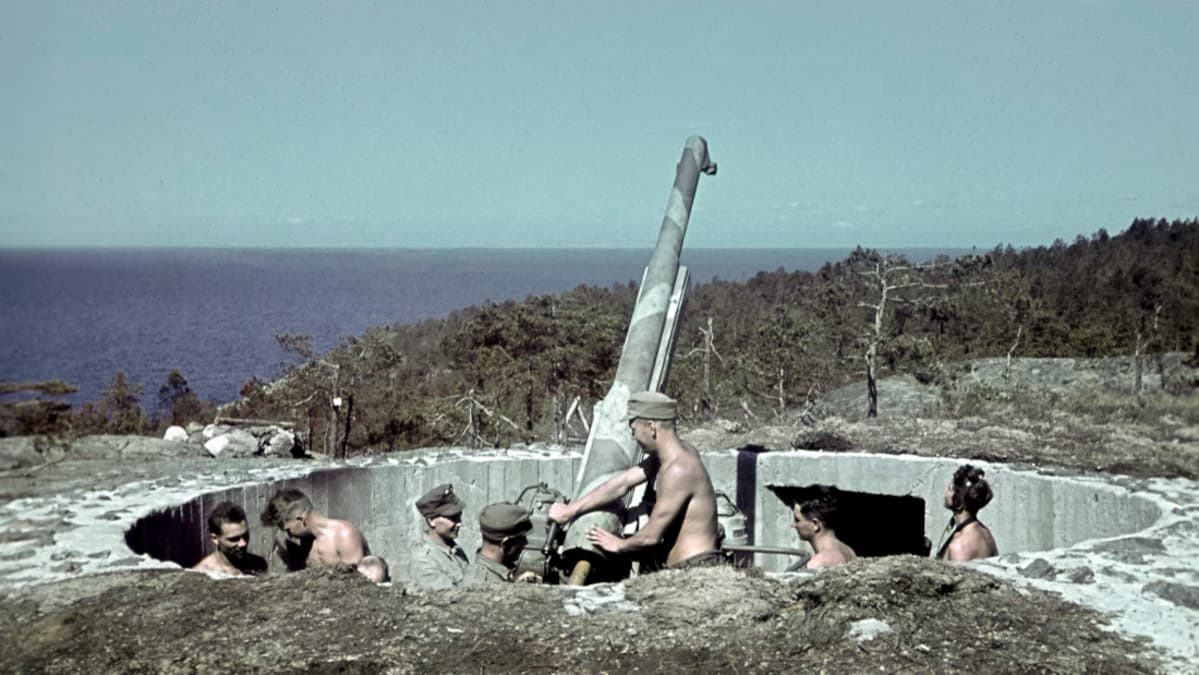 Kanuuna saaressa.