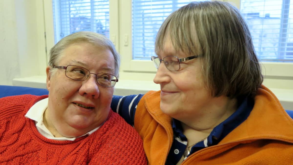 vapaa aikuinen lesbo lesbot kuiva saksittaminen