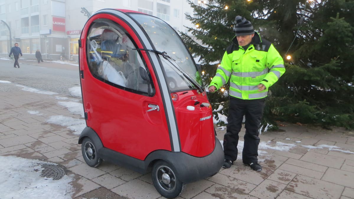 Pullo-Eki autonsa vieressä.