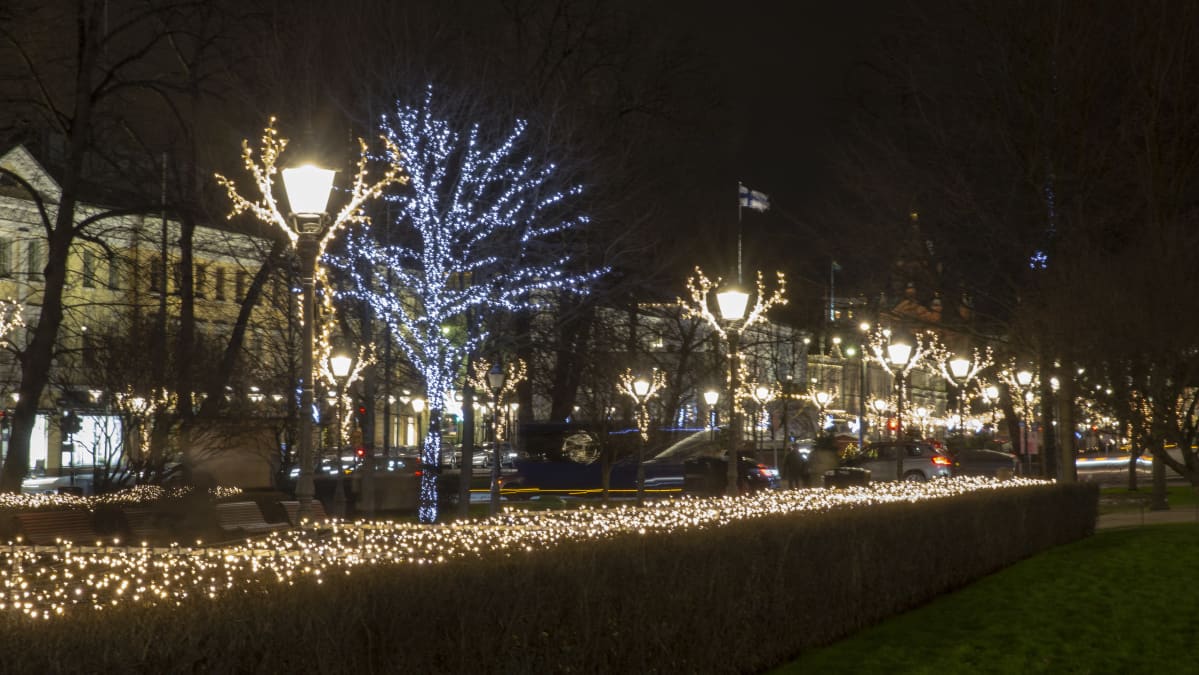 Esplanadin puiston jouluvaloja.