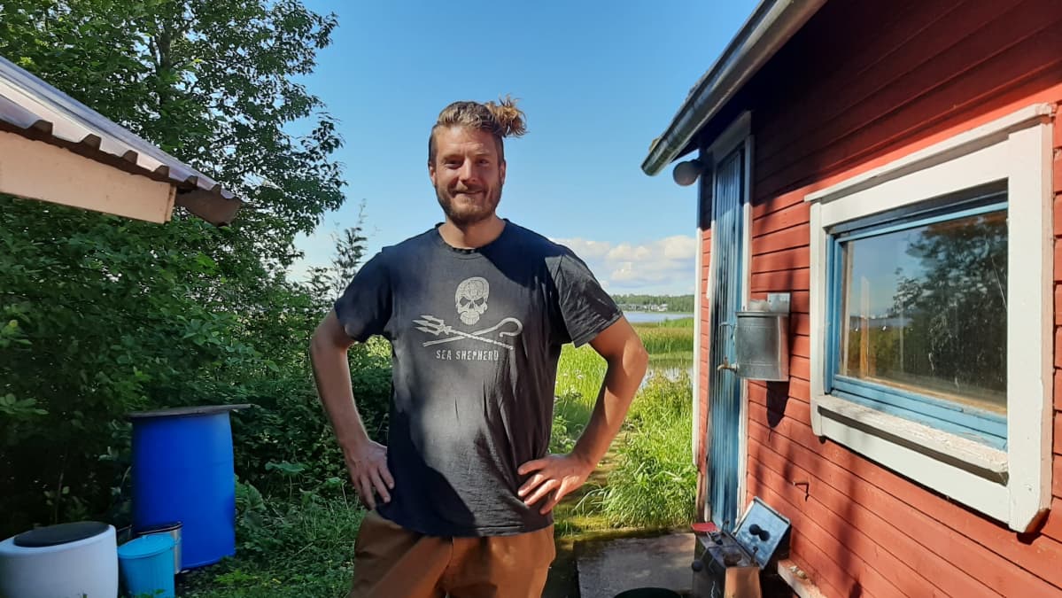 Matti Tuomaala kesämökillään