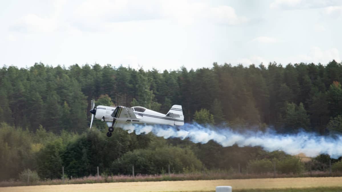 Sukhoi 26M Kauhava Airshowssa 29.8.20 lentäjänä Mikko Jägerholm