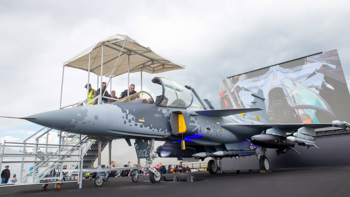 Ehdokkaat Hornetien korvaajaksi olivat esillä kentällä. Saab Gripen simulaattori kiinnosti yleisöä