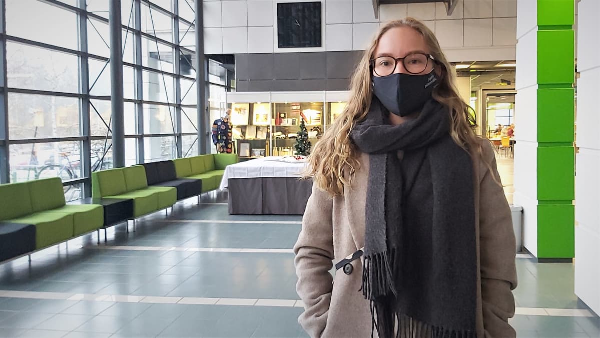 Opiskelija Elina Uotila kertoo kokemuksistaan teekkaribileistä.