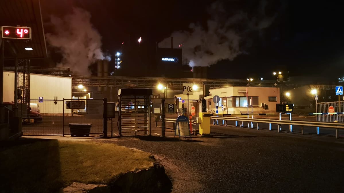 Outokummun Tornion terästehtaan portit