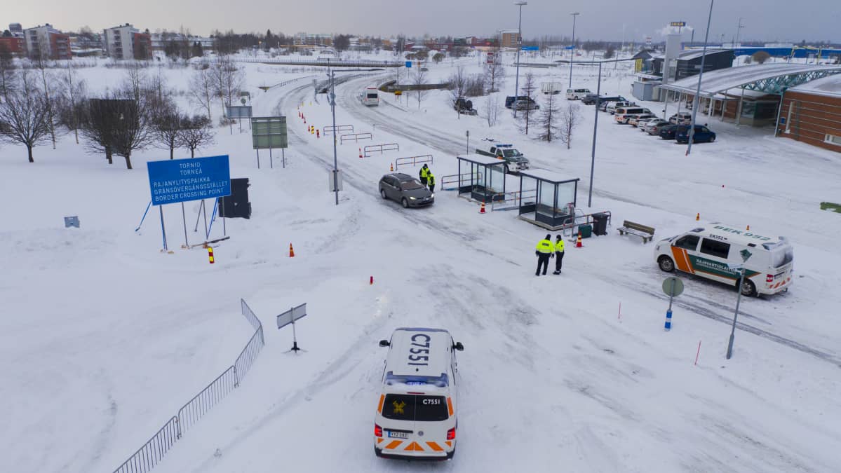Ilmakuva Rajavartiolaitoksesta, joka suorittaa rajatarkastuksia Torniossa.