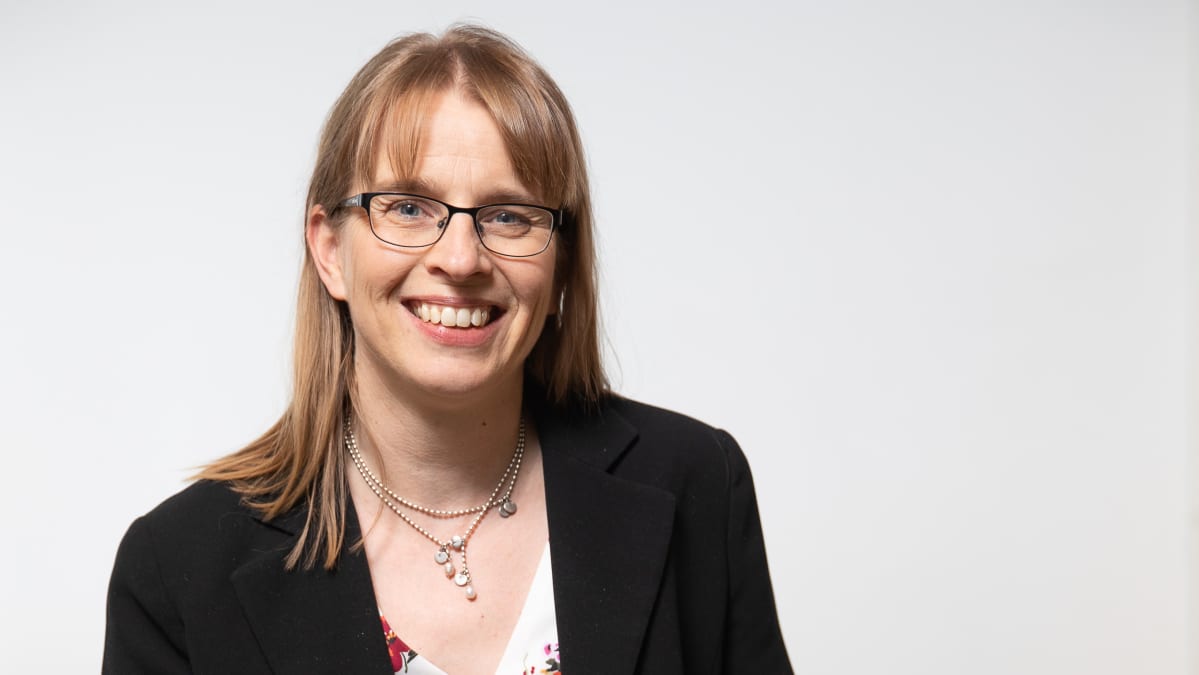 Kirkon tutkimuskeskuksen johtaja Hanna Salomäki.