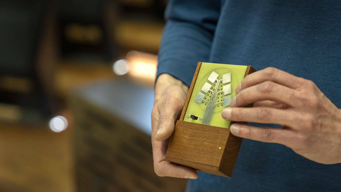 Säveltäjä Antti Auvinen esittelee crackle boxia