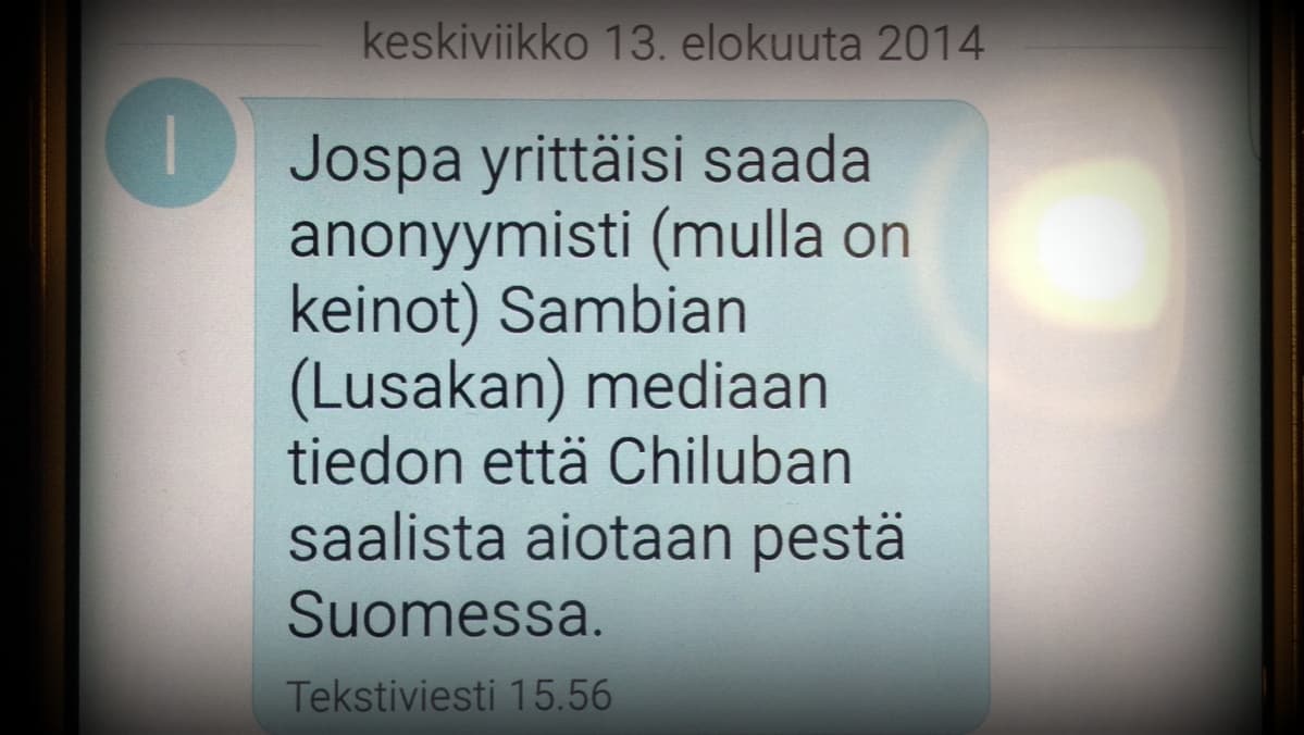 Tekstiviesti puhelimen näytöllä