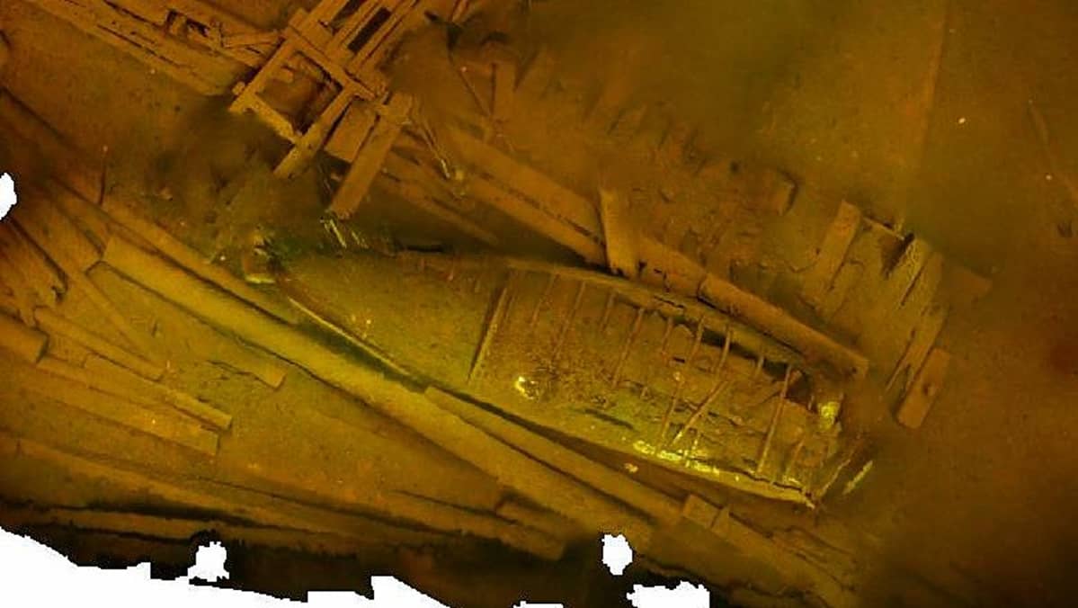 Sukeltajien kuvaamasta materiaalista valmistuu kolmiulotteinen malli. Kuvassa ensimmäinen työversio pienestä osasta Imatran Paasinsalmen mahdollisesta laivojen "hautausmaasta", päällimmäisenä hylätty vene.