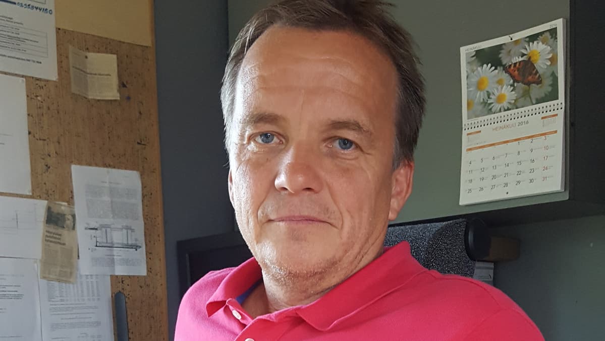 Kanavien kunnossapidosta vastaava sähköinsinööri Heikki Vakkila Liikenneviraston sisävesiväyläyksiköstä.
