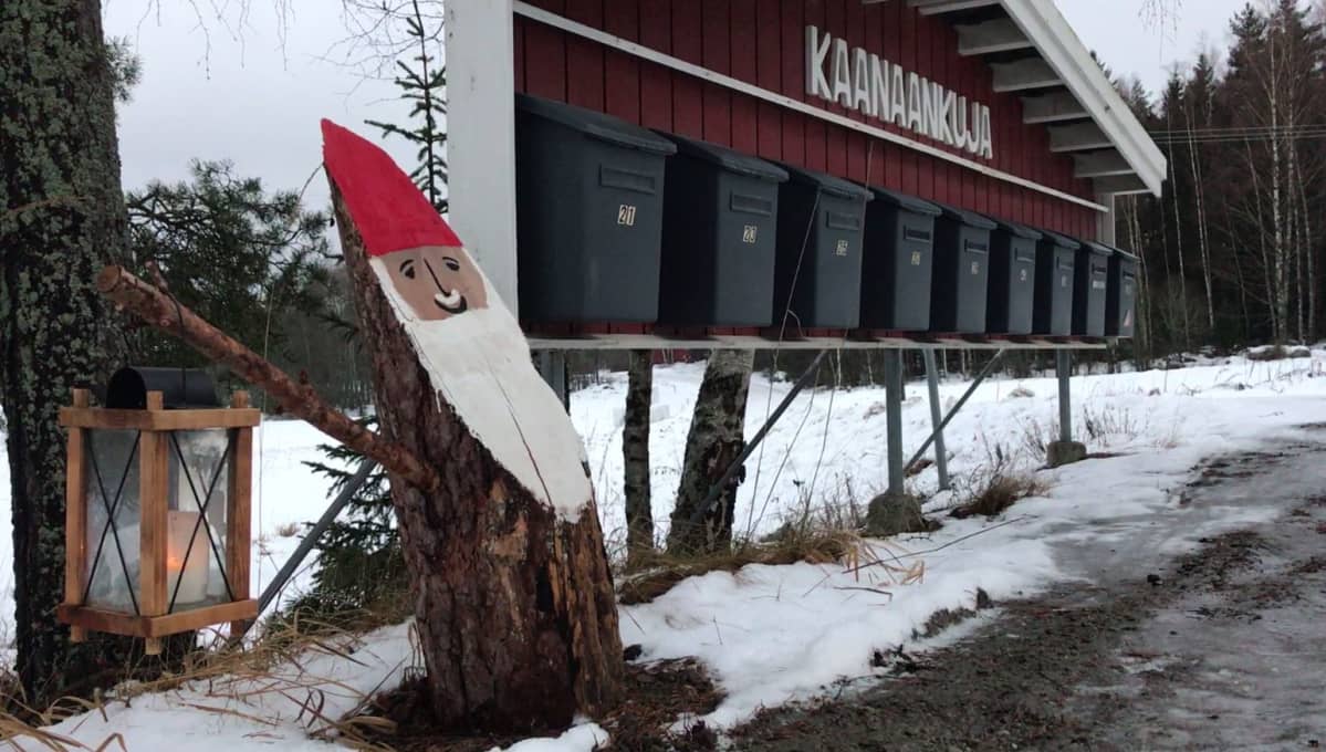 Pölkkytonttu tienhaarassa 2
