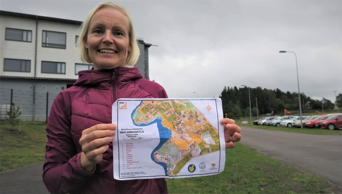 Vihdin yhteiskoulun liikunnanopettaja Päivi Korpimäki iloitsee koulun lähellä kulkevasta MOBO-radasta. Koulun vieressä on myös upouusi liikuntahalli ja vielä rakenteilla tekonurmikenttä sekä skeittiparkki.