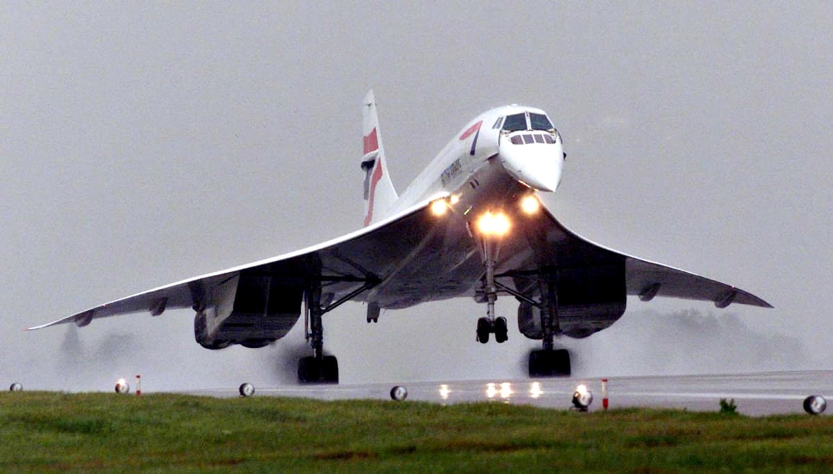 British Airways -yhtiön Concorde-kone laskeutumassa Iso-Britannian Oxfordshireen 17. heinäkuuta 2001.