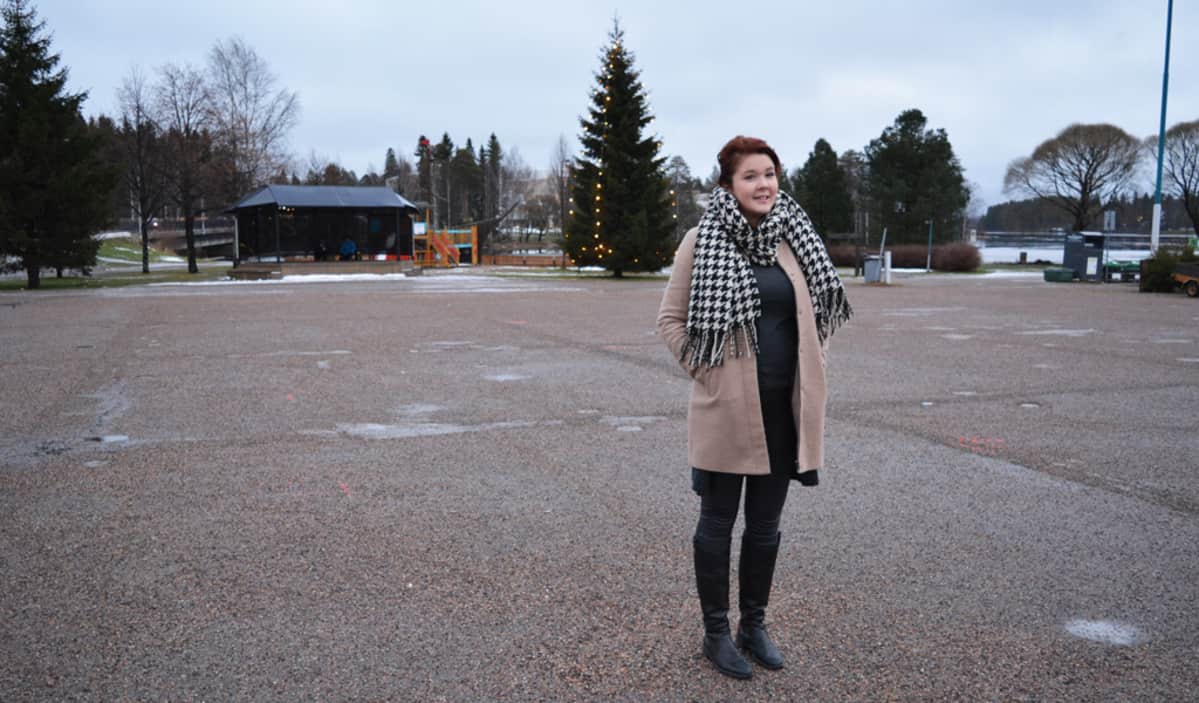 Jenna Ojavuo Kajaanin torilla.