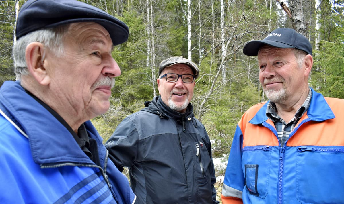 Nuottijärven miehet Voitto Kontkanen (vas.), Eero Kurkinen ja Pertti Kurkinen.
