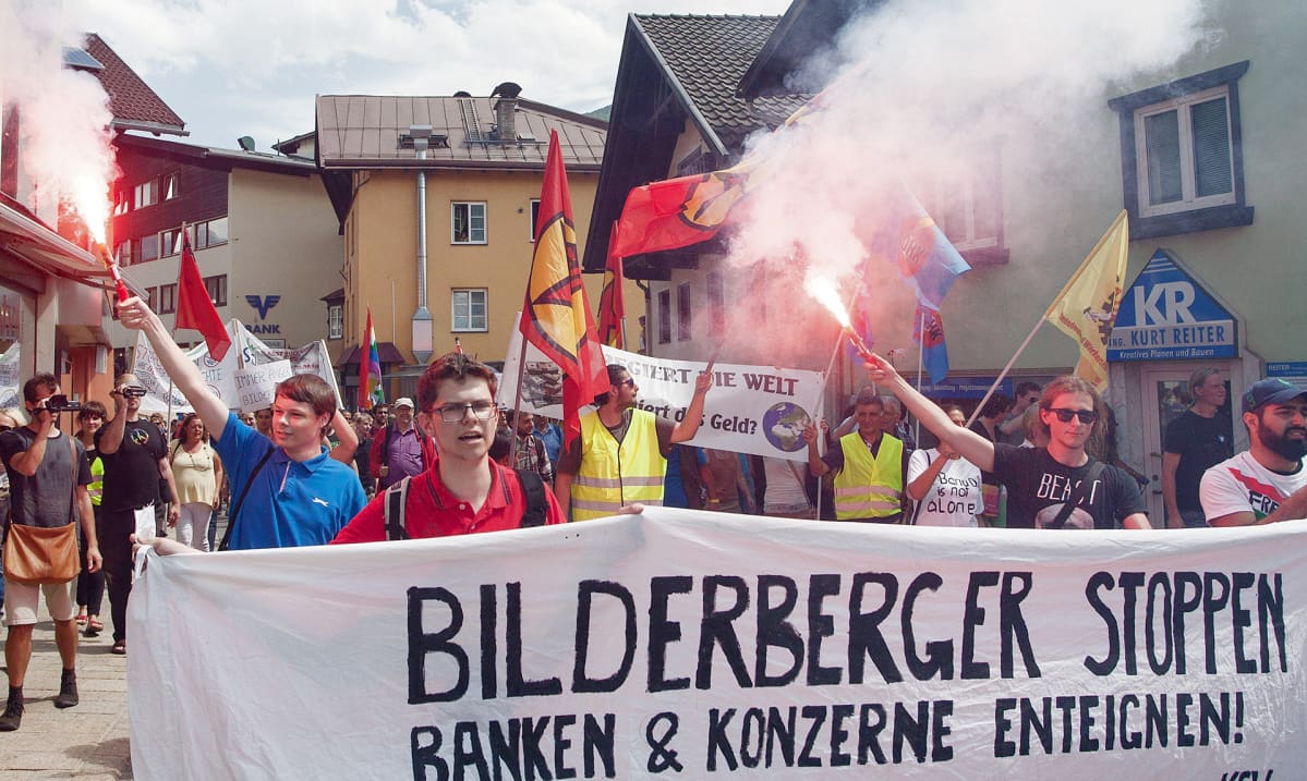 Mielenosoitus Bilderberg-kokousta vastaan Itävallassa kesäkuussa 2015.