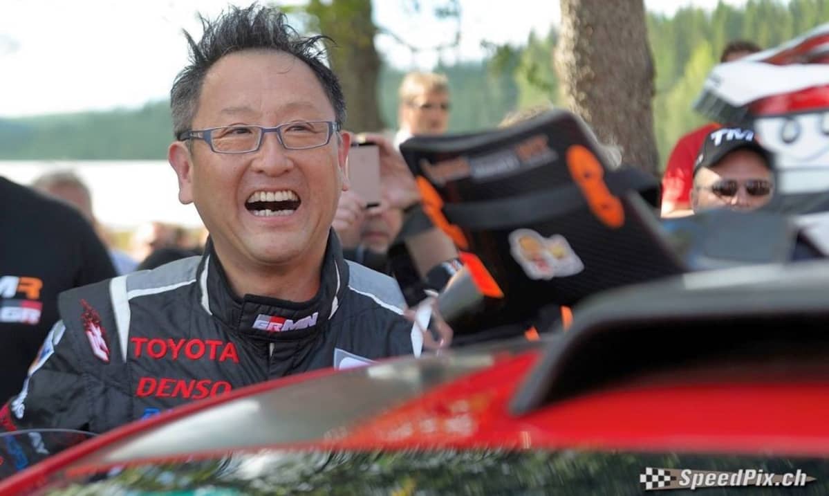 Akio Toyoda silminnähden nautti Tommin Ouninpohjakyydistä 2014.