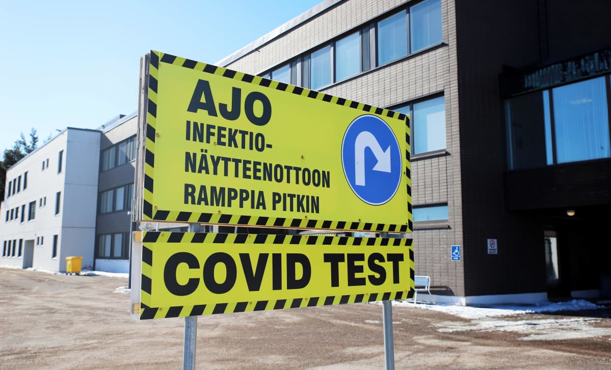 Opastekyltti koronavirustestiin