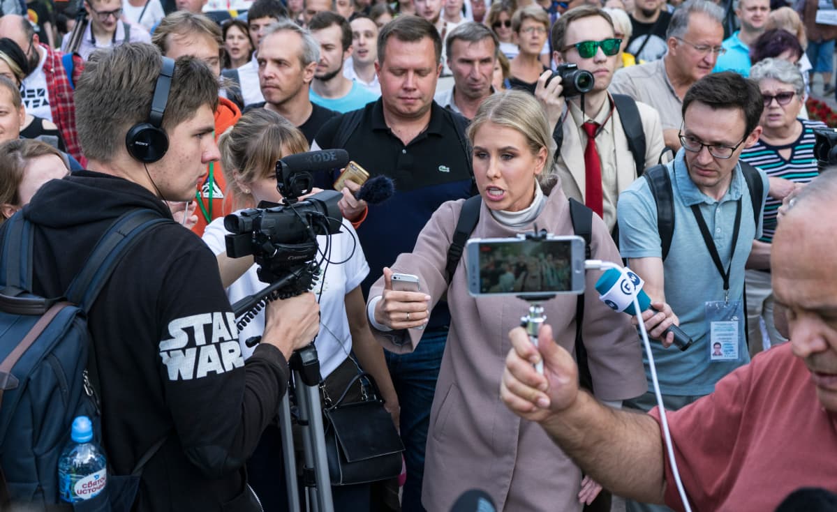 Fjodor Hudokormov kuvaa oppositiopoliitikko Ljubov Sobolia.