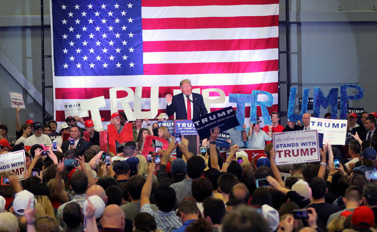 Donald Trump kannattajiensa joukossa New Orleansissa maaliskuussa 2016.