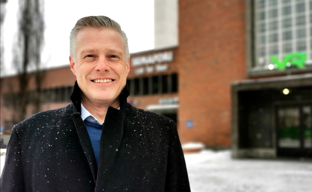 Tero Tenhunen Tampereen rautatieasemalla