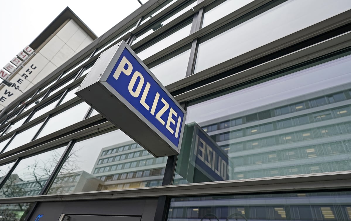 Poliisiaseman kyltti Frankfurtissa.