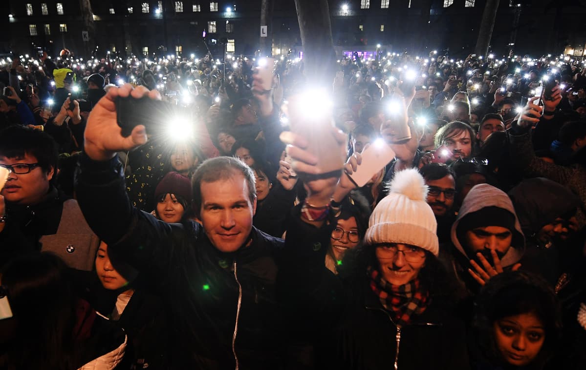 Uuden vuoden 2020 juhlintaa Lontoossa, ennen koronaviruspandemiaa.