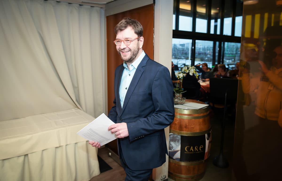 Timo Harakka tiedotustilaisuudessa 15. joulukuuta.