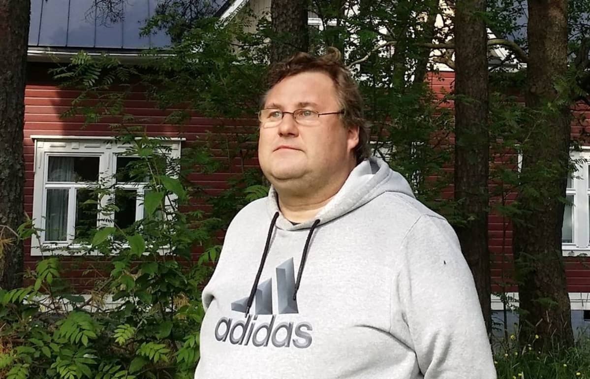 Kokkolalainen lintuharrastaja Marko Pohjoismäki.