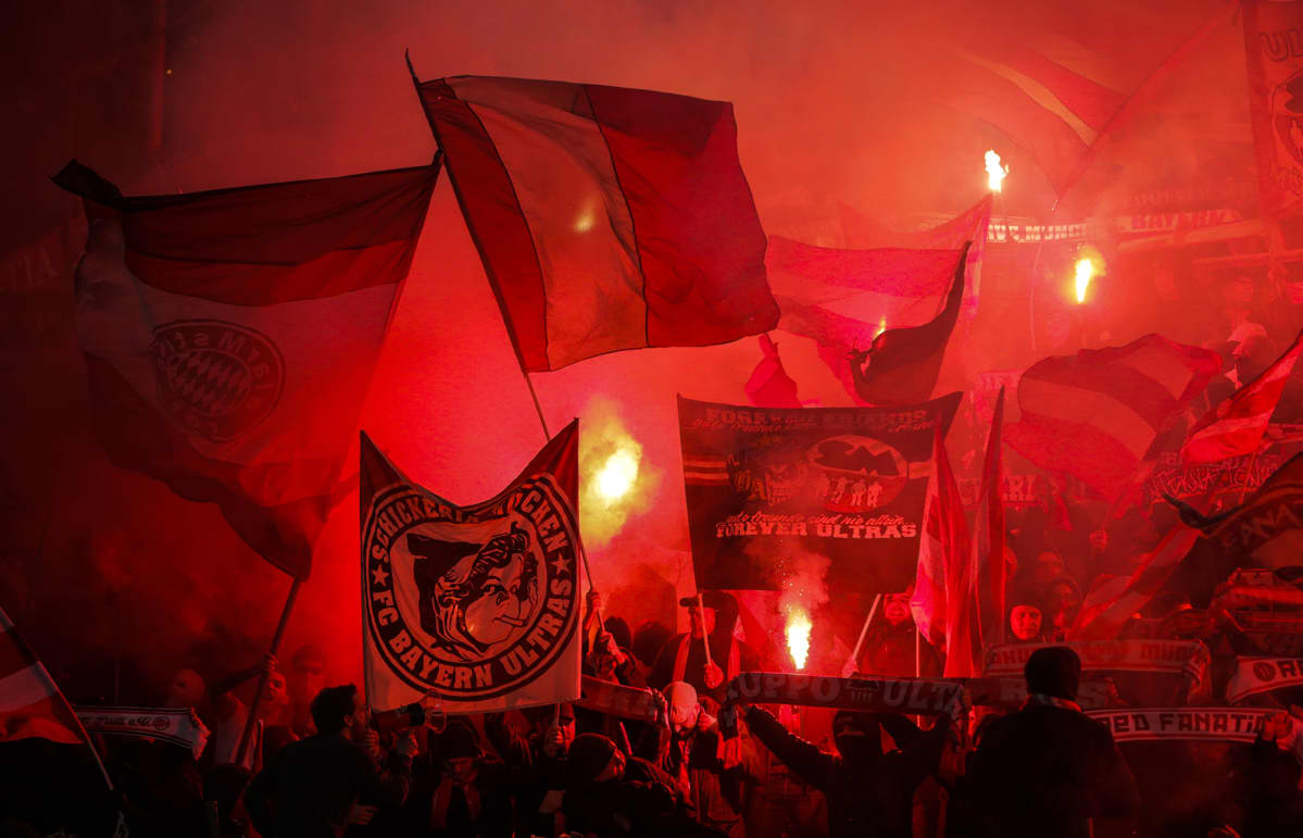 Bayernin fanit UEFA:n Mestarien liigan B-ryhmän jalkapallo-ottelussa Red Star Belgradin ja Bayern Münchenin välillä Belgradissa, Serbiassa 26. marraskuuta 2019