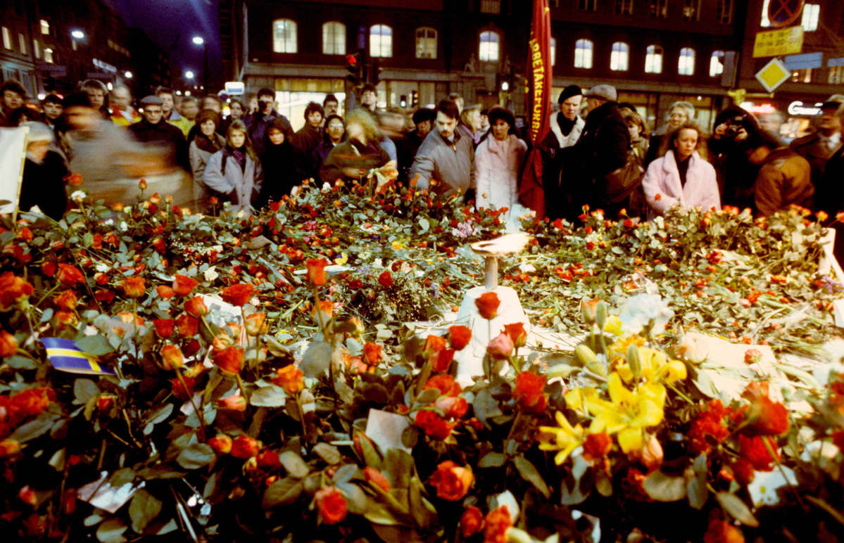 Kukkameri Olof Palmen murhapaikalla 1.3.1986.