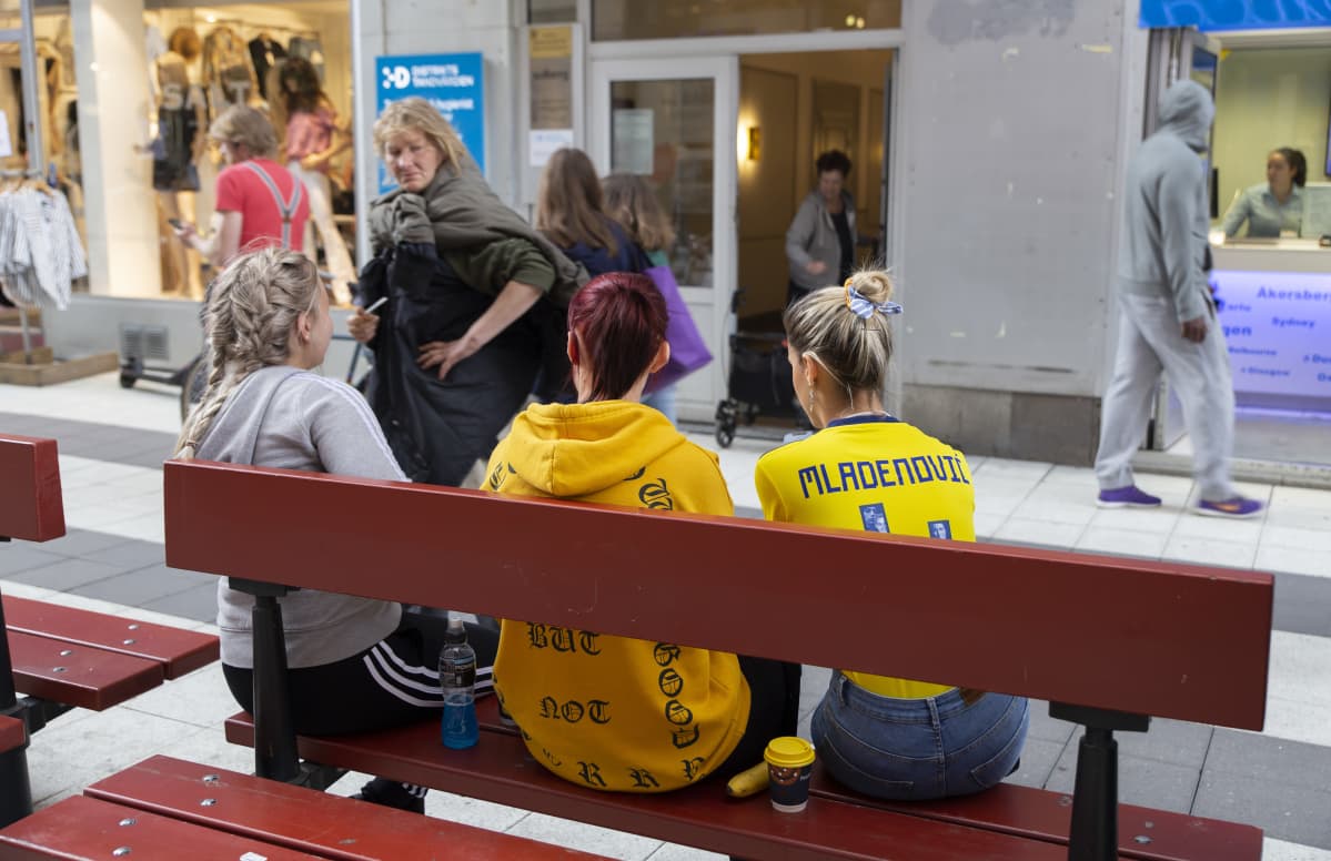 Tukholma, naisten Ruotsi-Hollanti jalkapallo-ottelu, Tina Mladenovic