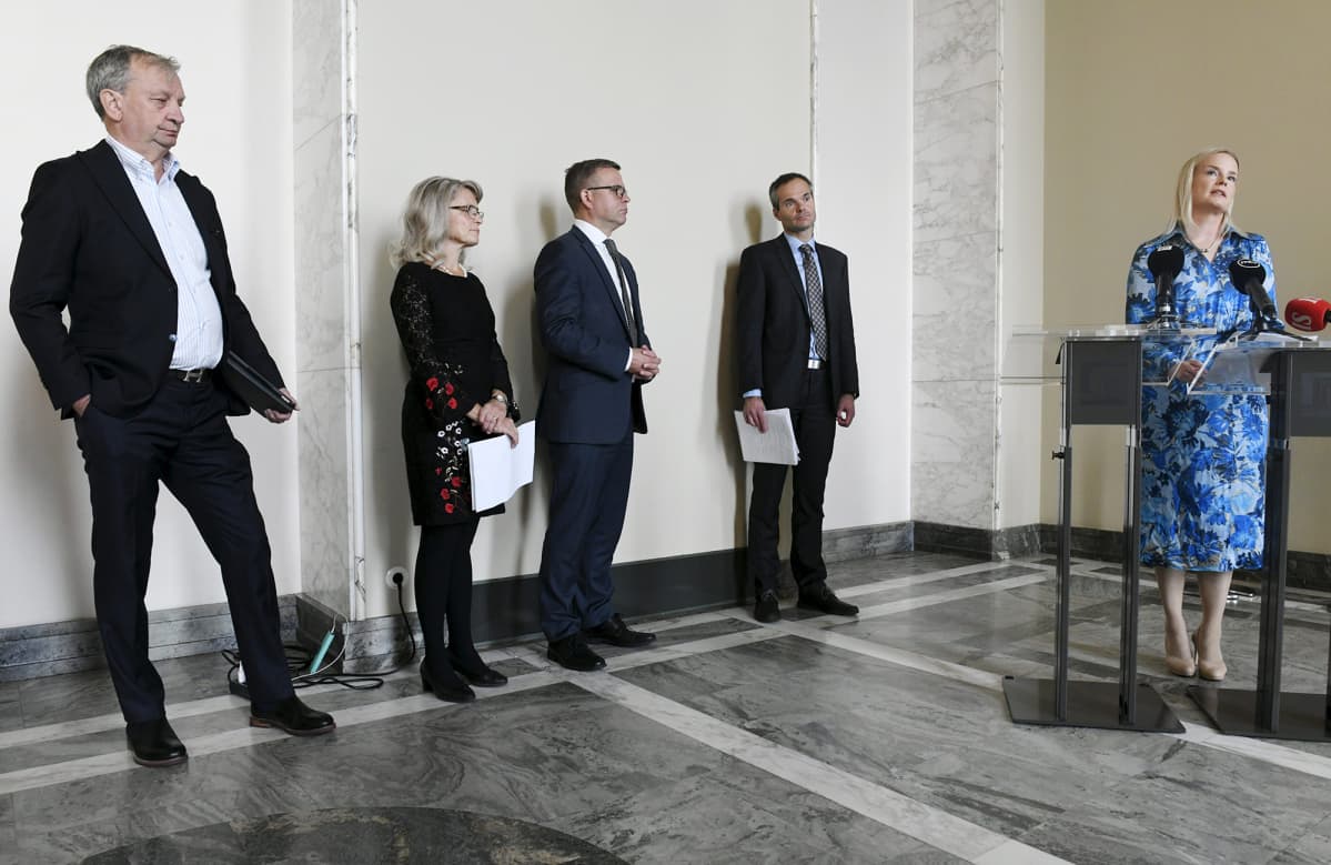 Harry Harkimo, Päivi Räsänen, Petteri Orpo, Kai Mykkänen ja Riikka Purra Kokoomuksen, Perussuomalaisten, Kristillisdemokraattisen ja Liike Nyt -eduskuntaryhmän tiedotustilaisuudessa Helsingissä 18. syyskuuta 2020.