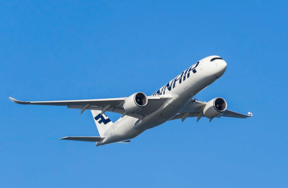 Finnairplan i luften.