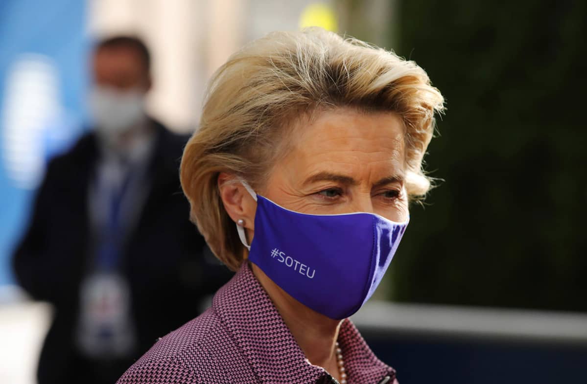 Kuvassa on Ursula von der Leyen.