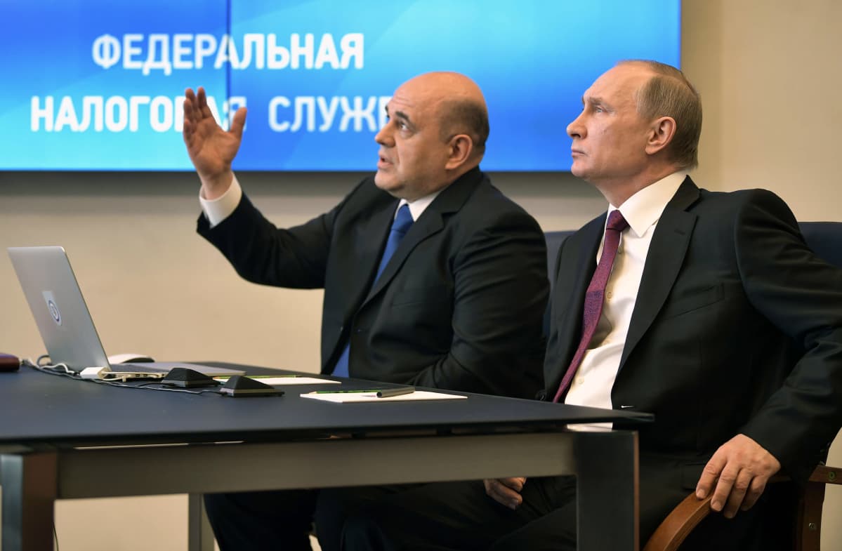 Venäjän pääministeriksi nouseva Mihail Mišustin on toiminut Venäjän korkeimpana verojohtajana. Tässä hän on kuvassa presidentti Putinin kanssa, kuva on vuodelta 2017.